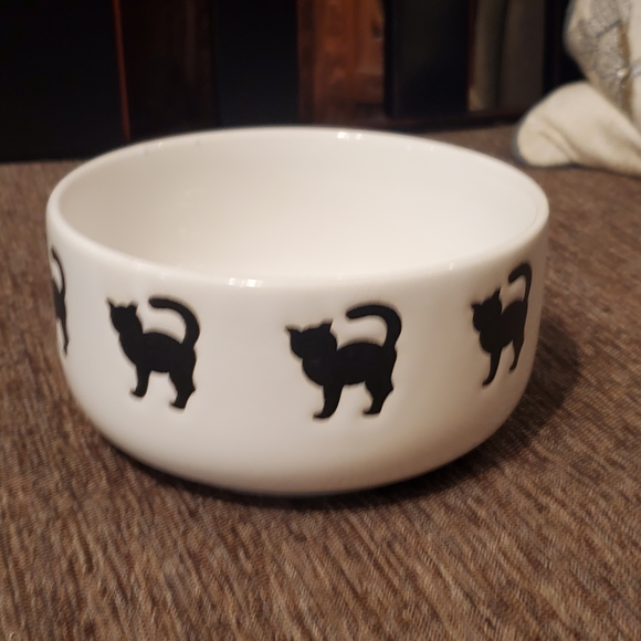 Set of Three Cat-Themed Ceramic Bowls - Picture 10 of 13